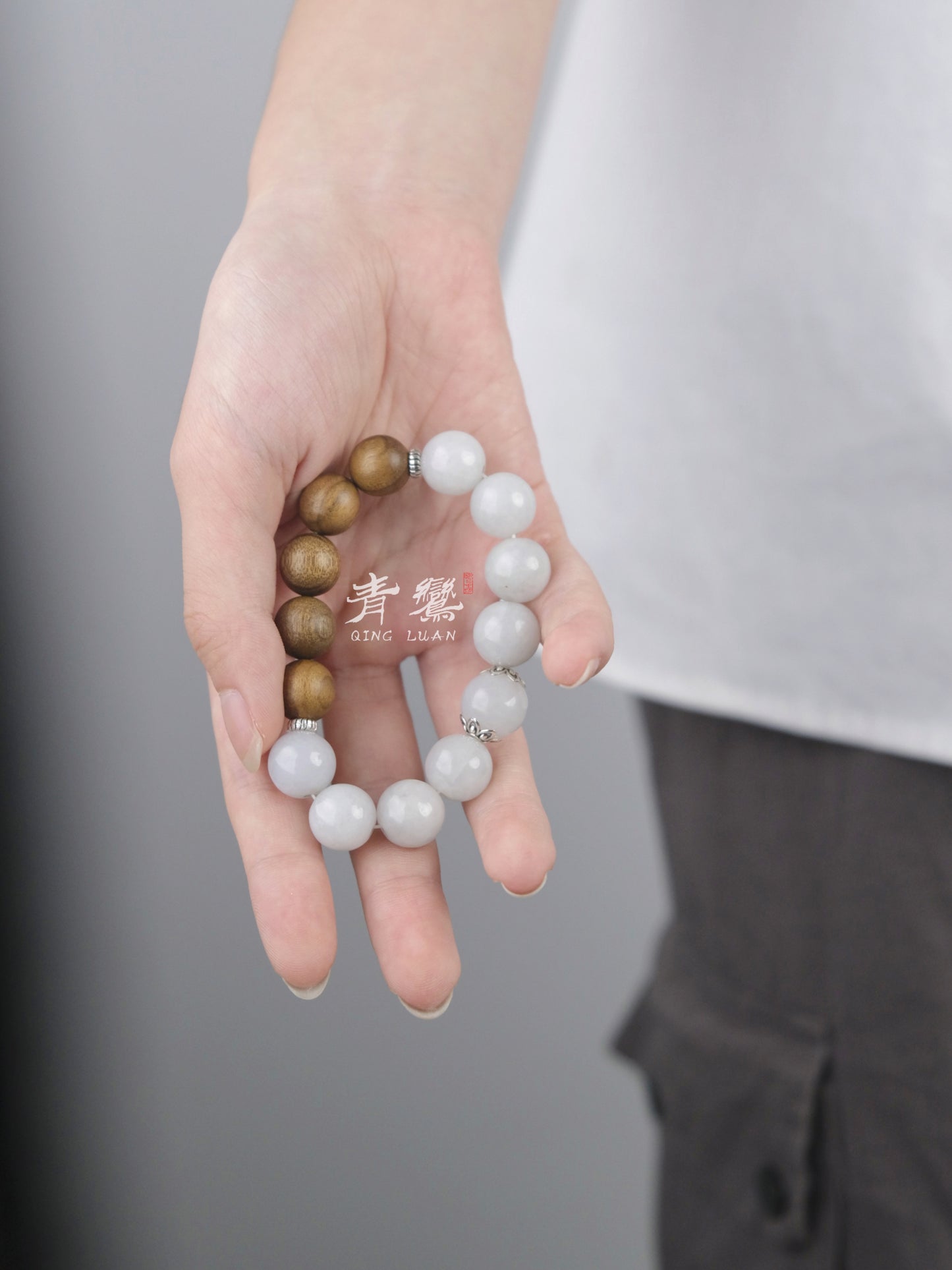 "HELF JADE HALF WOOD" 清秋
