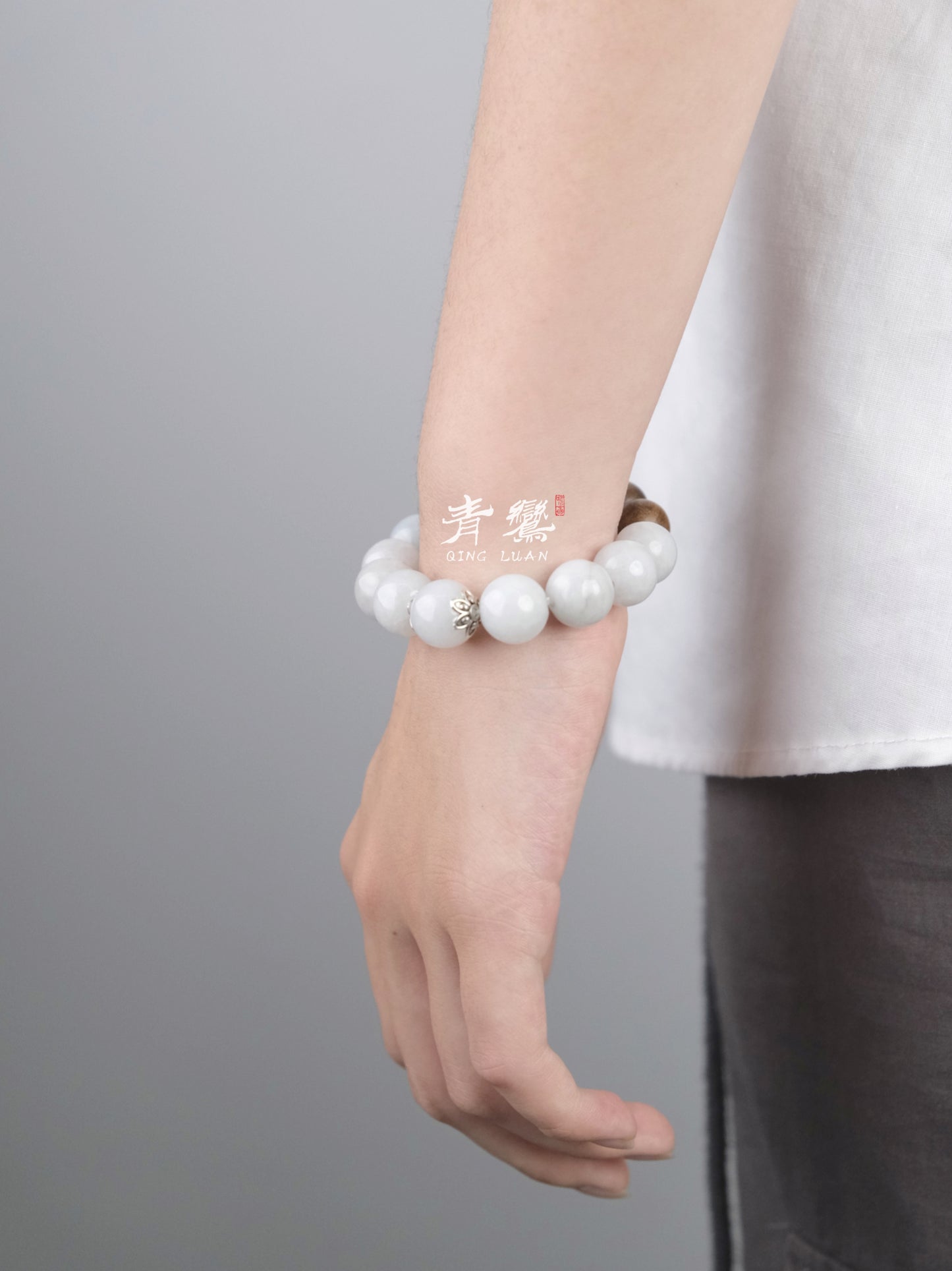 "HELF JADE HALF WOOD" 清秋
