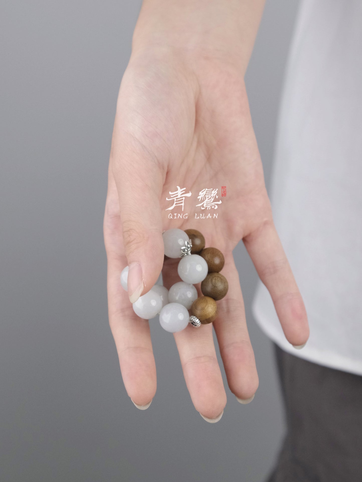 "HELF JADE HALF WOOD" 清秋